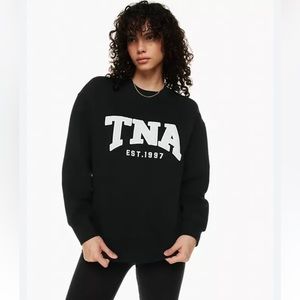 DONATING SOON- Aritzia TNA Cozy Boyfriend Crew 🖤